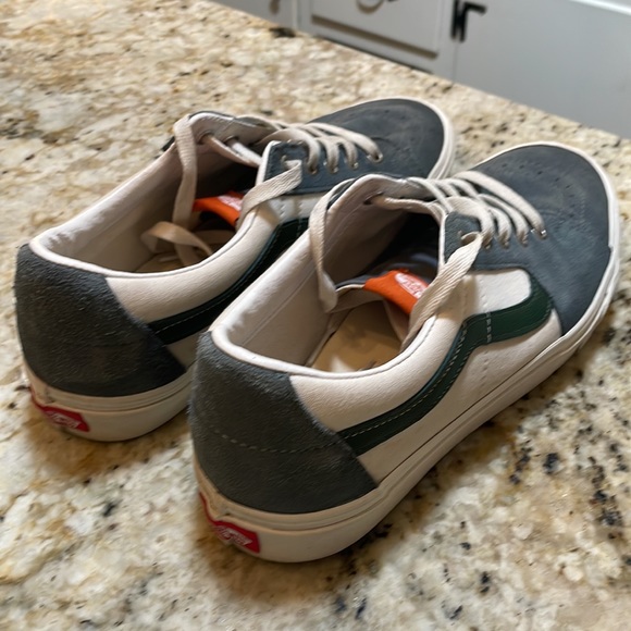 Vans - Picture 4 of 5